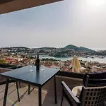 Makris No 4 Apartment