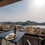 Apartment Makris No 4 *