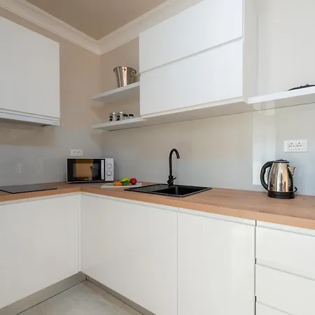 Makris No 4 *