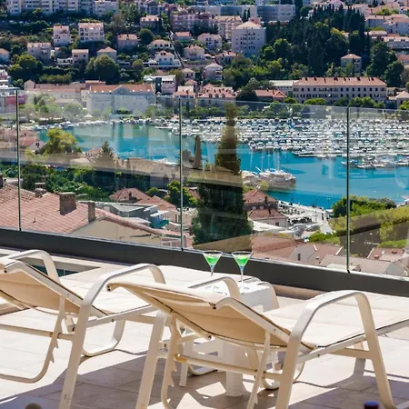 Apartment Makris No 4 *
