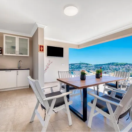 Makris No 4 Apartment